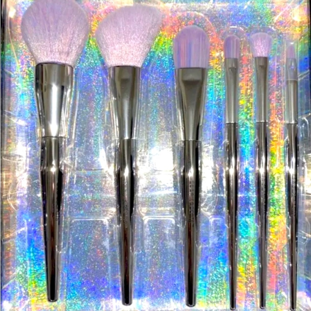 Makeup Brush Set 6 Piece NEW Silver Iridescent with Pale Purple Bristles